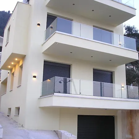 Golden Apartment *